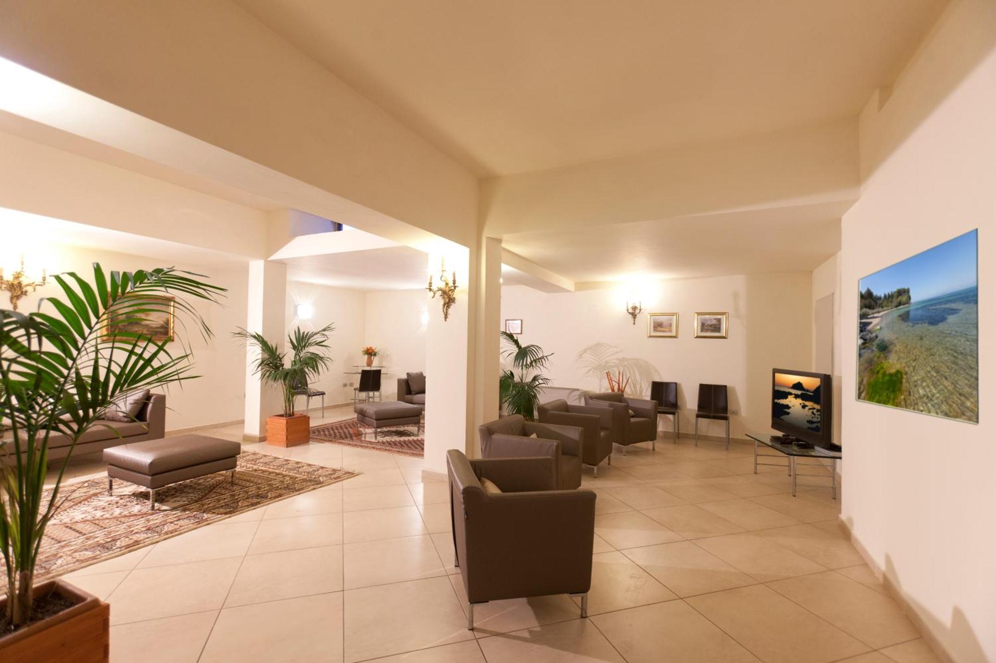 Hotel Corallo อัลบิเนีย ภายนอก รูปภาพ