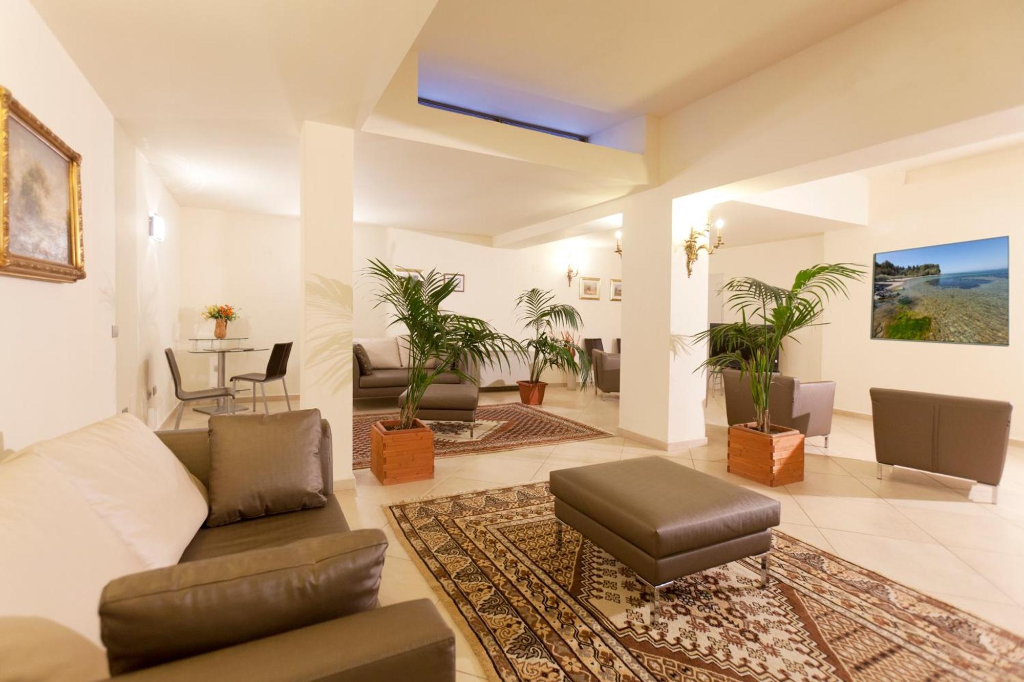 Hotel Corallo อัลบิเนีย ภายนอก รูปภาพ
