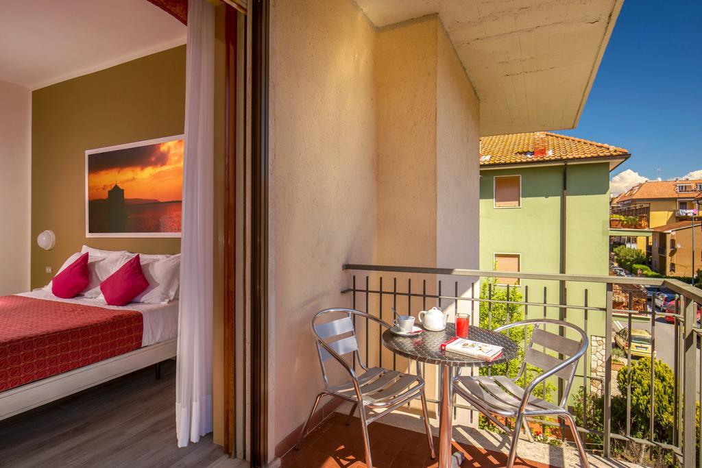 Hotel Corallo อัลบิเนีย ภายนอก รูปภาพ